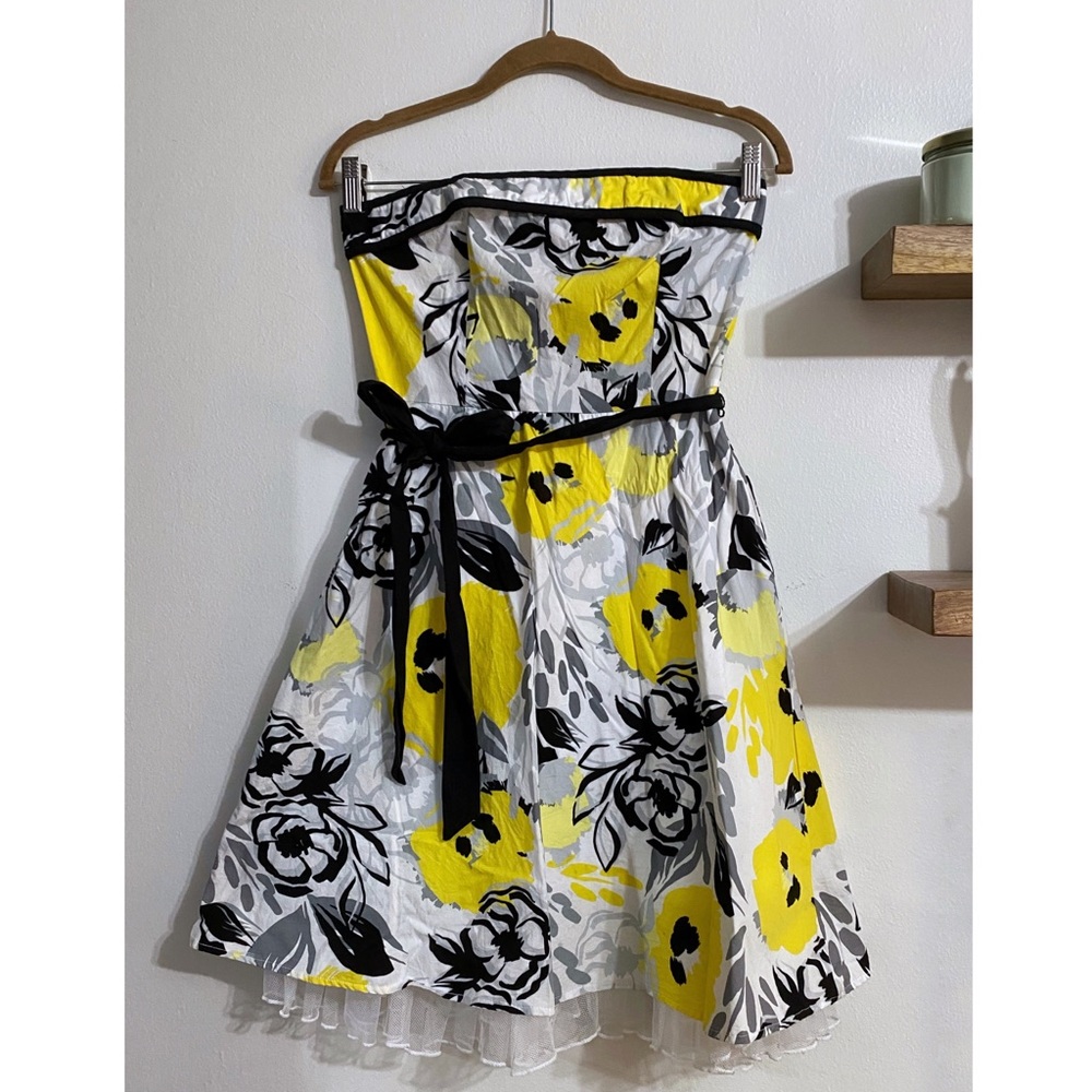 Snap Strapless Floral Flared Dress